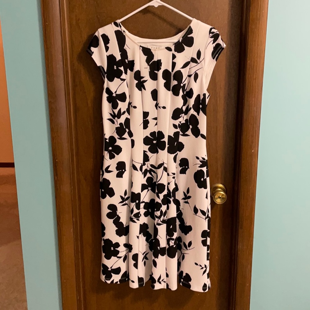 Short sleeve dress